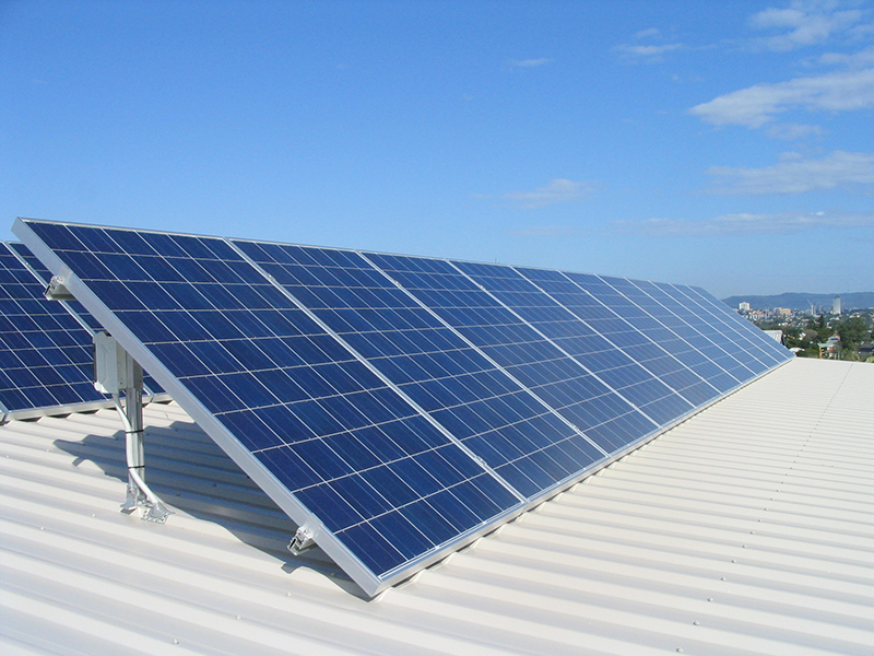 Cliente de instalación solar de riel de aluminio en azotea en 2022